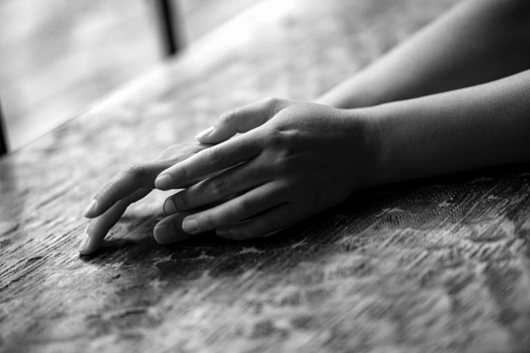 Hands ont the table, restings, comfortable